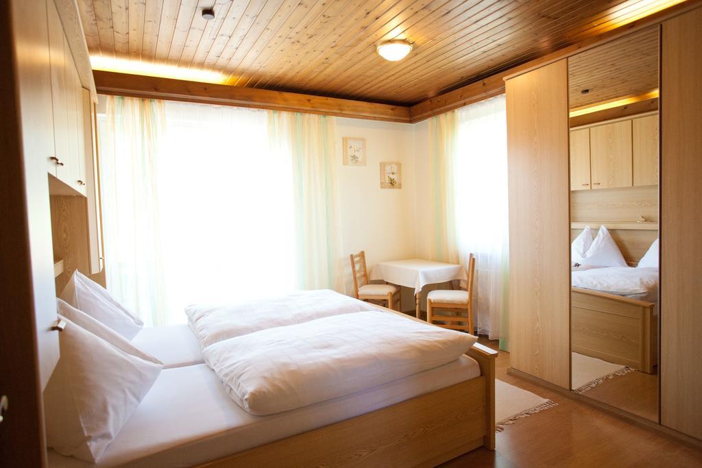 Familiengaestehaus Ingrid Sankt Martin am Tennengebirge Room photo